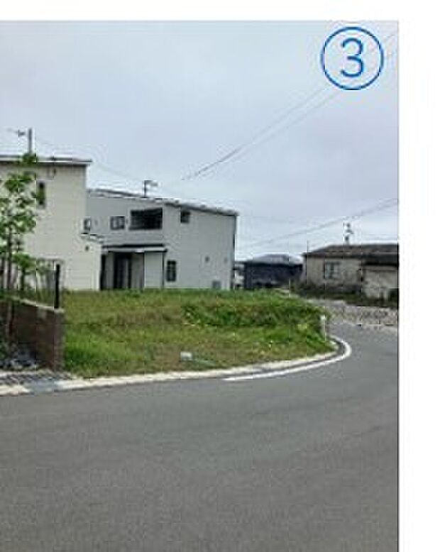 3／東側・現地写真／東側の向がいは公園。開放感がある区画です。