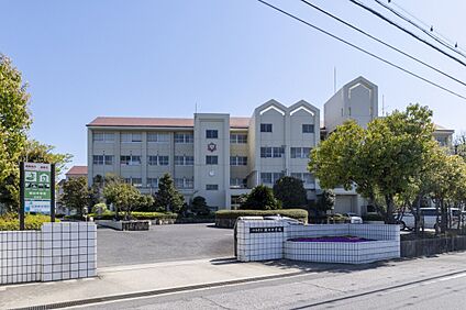 朝日中学校 710m(徒歩9分)