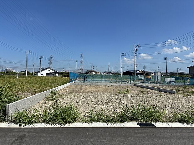 【[No.6]】敷地面積45坪超の広々とした空間。日当たり良好な南側道路で、明るく開放的な住空間です。