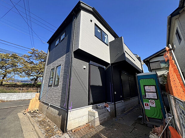 【外観写真（2025年12月撮影）】全室南向きで、どのお部屋も明るく心地よい日差しが差し込みます。