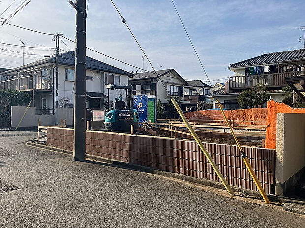 【現地写真(2026年3月撮影)建築中です】基礎着手後