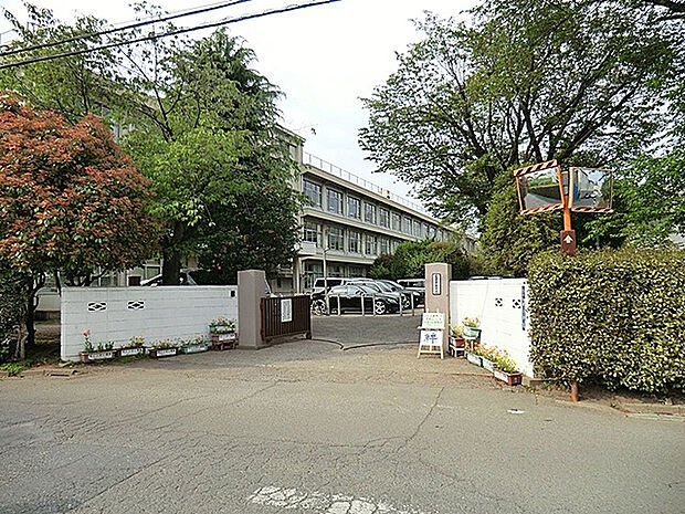 武蔵村山市立第一中学校(約1,332m)