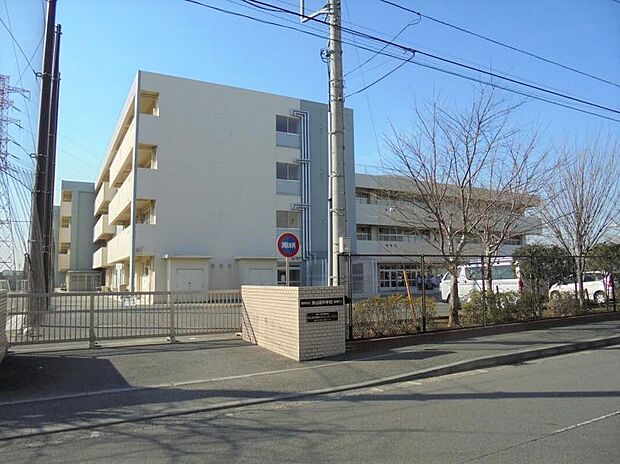 横浜市立東山田中学校（約766m）