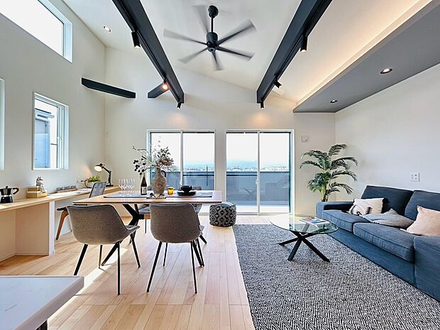 【【同社の施工例】】掲載の建物写真は、本土地にて建築可能な施工会社による施工事例です。実際の販売対象建物とは異なります。また、完成済みの施工物件もご案内可能です。詳しくはお気軽にお問い合わせください。