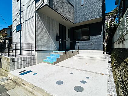 【駐車場】