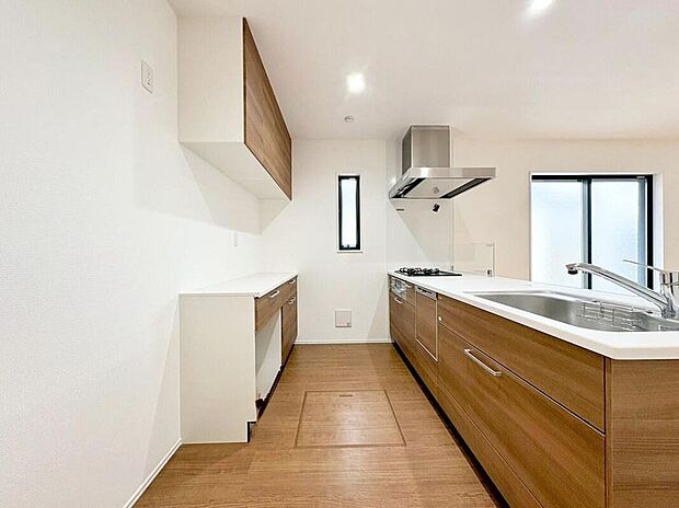 【キッチン】
人気の対面キッチンは小さいお子様から目を離さずにお料理できるので安心です