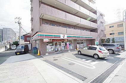 セブンイレブン多摩関戸5丁目店 745ｍ(徒歩10分)