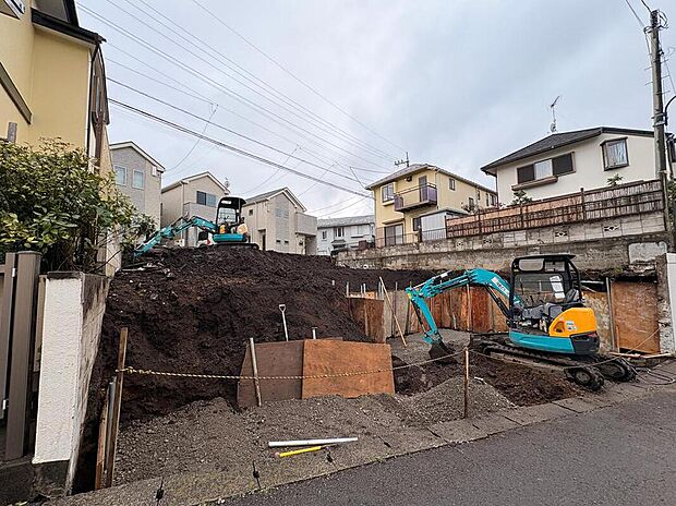 今しか見られない、住まいの土台。丁寧な作業で、安心とゆとりの土台を築いています。