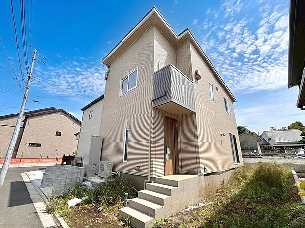 一条工務店施工の新築戸建
≪本日のご見学ＯＫ！≫
全館床暖房　太陽光パネル　蓄電池