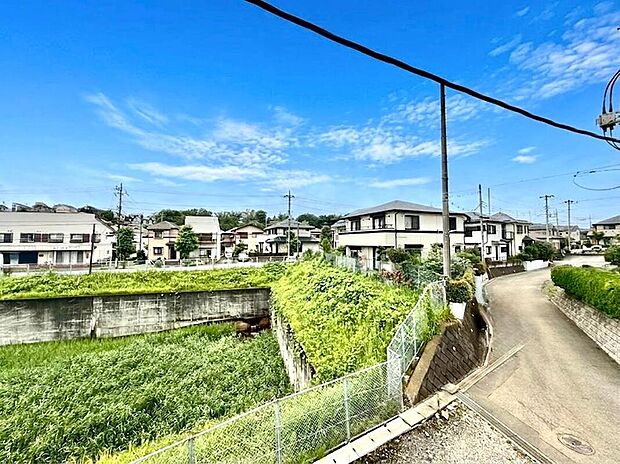 ハザードに配慮した安心のロケーション!
風通し・日当たりともに良好で、周辺に高い建物もなく、視界も開けています。