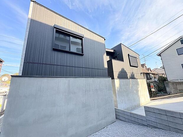 【現地外観写真】お洒落な外観に仕上がりました!毎日の帰宅が楽しみになりそうです。