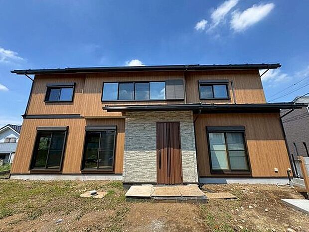 【◇現地外観◇】落ち着いた住宅街に建つ戸建てで、静かな住環境をお求めの方にぴったりです。