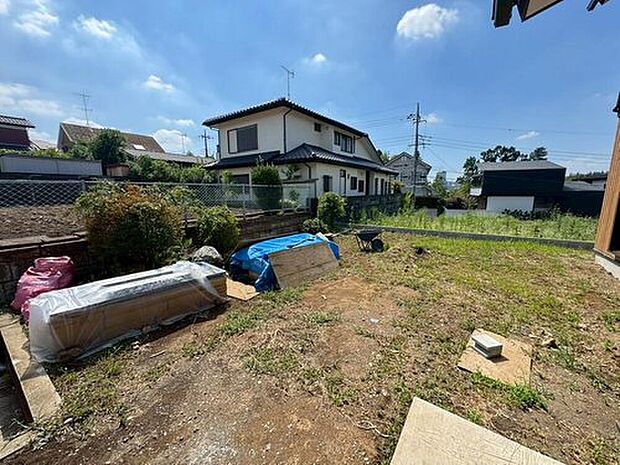 【◇ガーデニングを愉しむお庭◇】家族で過ごす時間が広がる、ゆとりあるお庭スペース。お子様の遊び場や家庭菜園にも活用できます。