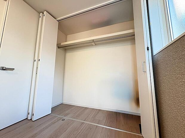 【収納】しまいやすく、取り出しやすい。生活動線に寄り添うクローゼットが、お部屋の美しさを保ちます。