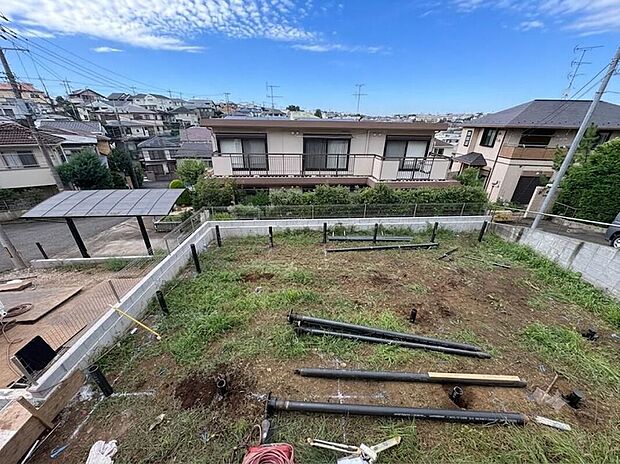 【現地外観写真】穏やかな時が流れる、第一種低層住居専用地域ならではの閑静な住環境。
光を遮る大きな建物がなく、あたたかな陽光と心地よい風をいつでも身近に感じられる特別なロケーションです。