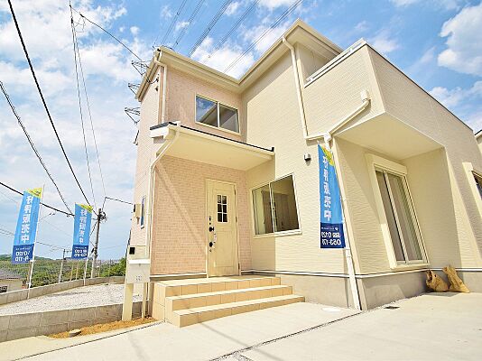 敷地60坪超の広大な敷地に大型4LDKの家