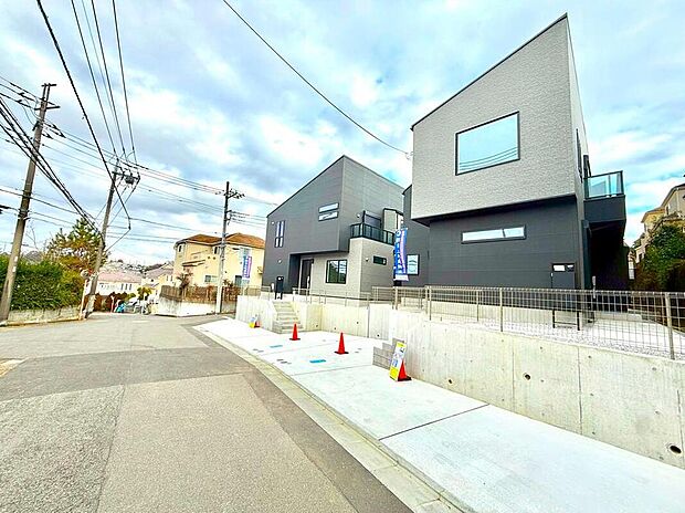 【前面道路含む現地写真】小田急線「百合ヶ丘」徒歩16分!