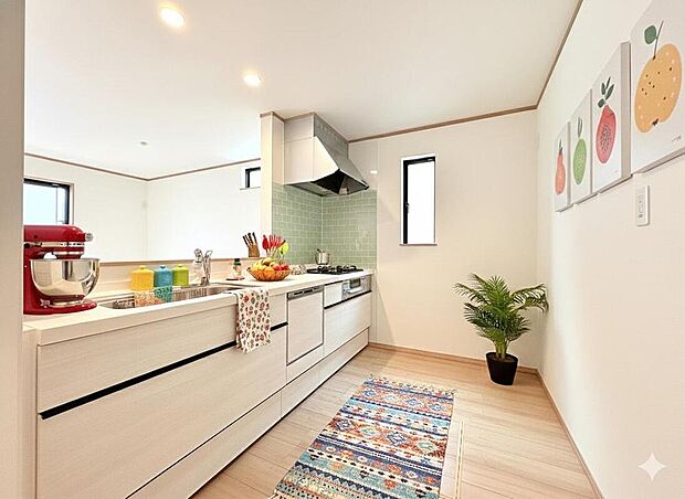 ◇◆キッチン◆◇
対面式キッチンで家事をしながらでもご家族を近くに感じられます。
本画像はCGで作成しており、実際に現地に家具は置かれておりません。また、価格に家具は含まれておりません。