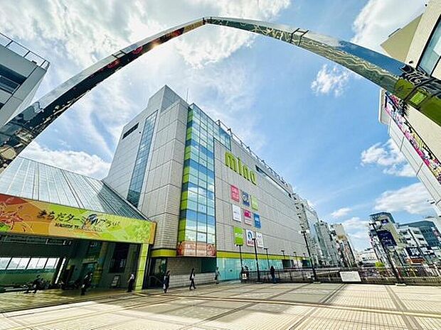 ミーナまで徒歩14分(約1100m)。お買い物や日常の用事にも便利な距離で、生活利便性の高い立地です。気軽に利用できる身近な商業施設がある、暮らしやすい住環境が魅力です。