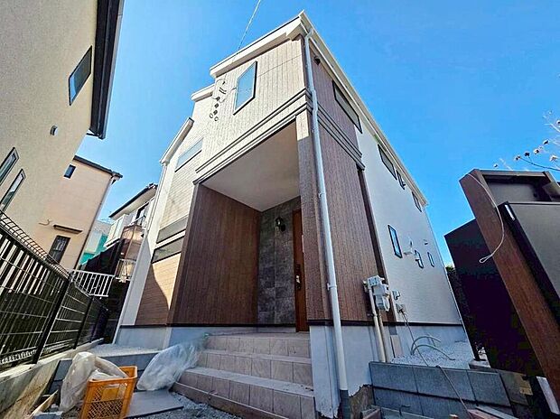 ◇◆外観◆◇
パントリーやリネン庫、セカンド洗面を備えた、家事動線に配慮したやさしい設計の住まい。収納力と使い勝手を両立し、毎日の暮らしを快適にサポートします。