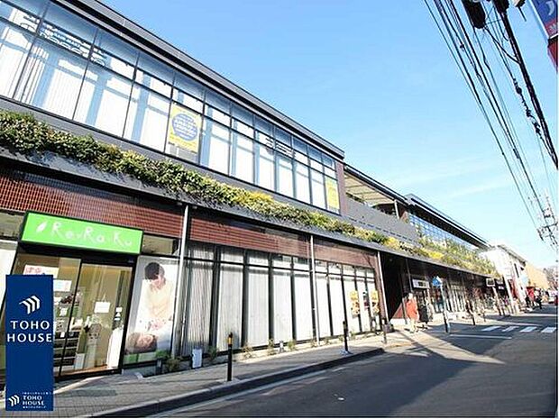 ◆小田急線「玉川学園前」駅 徒歩13分◆
美しい並木や穏やかな街並みが広がる、自然豊かな「玉学」エリア。歴史と風情を感じながら、心地よく暮らせる住環境が魅力です。