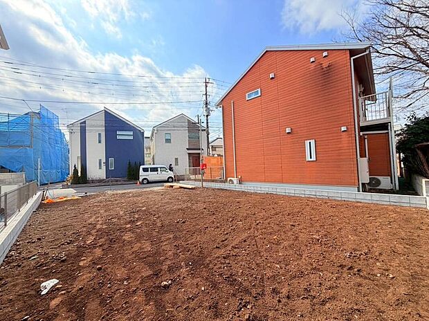 【◇◆外観◆◇】陽当たりの良い立地で、明るく心地よい毎日を過ごせます。周辺は落ち着いた雰囲気の閑静な住宅地となっており、ゆったりとした時間が流れる住みやすい住環境です。