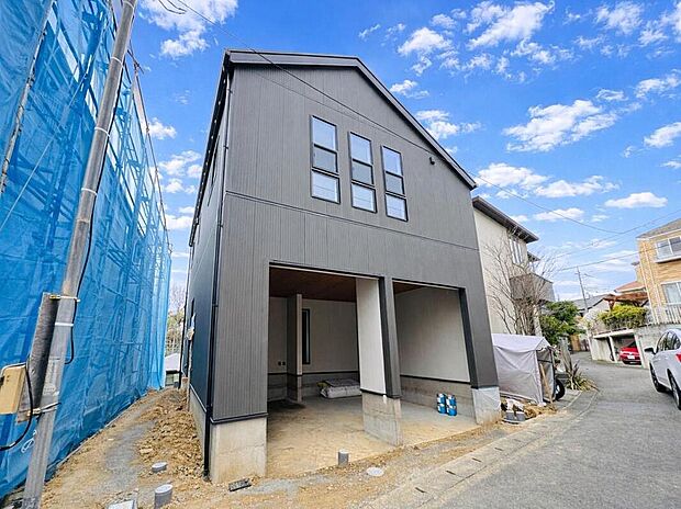 【◇◆外観◆◇】周辺交通量が少なく、閑静な住宅地に立地し落ち着きのある暮らしが叶う周辺環境です。陽当たり、通風良好で快適な住環境です！