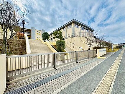 南山小学校 650m(徒歩9分)