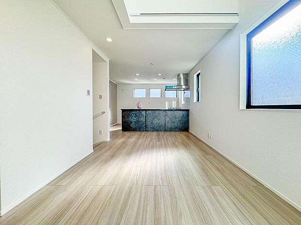 インテリアショップで見掛けた「あの家具」も置ける、ゆったりとした空間。時に広さが上質な寛ぎの時間になる事も。