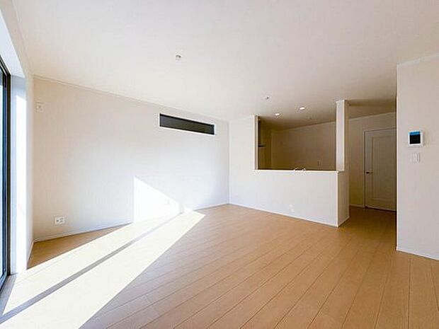 【LDK15帖】整然とした空間演出、快適な理想の暮らしの実現は家のみの拘りではなく、そこで暮らす方々にとって素敵な環境であることも挙げられると思います。四季折々の変化が奏でる鼓動を楽しんで下さい。