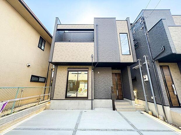 【外観】
陽当りや通風性など各所に施された工夫で住みやすさを実現。部屋の大きさや周辺環境・街並など、資料には掲載していない情報が現地にはたくさんございます。是非ご確認下さい。