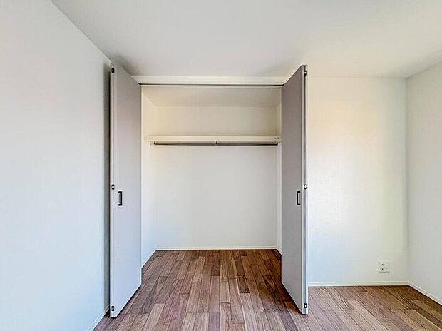 【収納】限られたスペースを有効に活用できる壁面クローゼット。