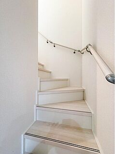 【手すり付階段】