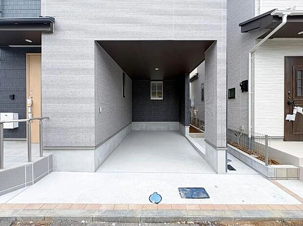【【駐車場】】ビルトインガレージなら「野ざらし、雨ざらし、吹きさらし」になりません。汚れやいたみは減り、車の掃除もラクになります。