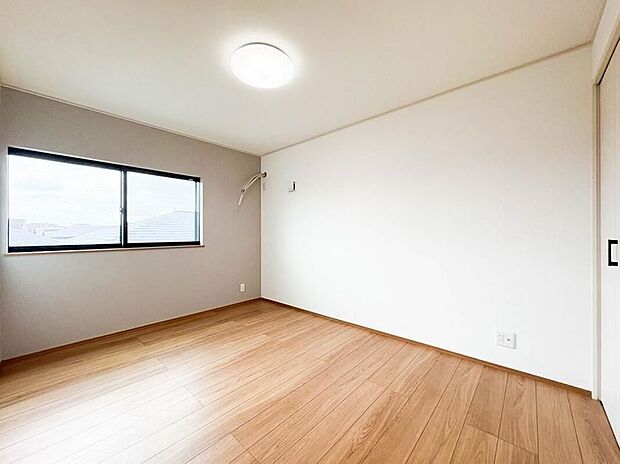 【2号棟【寝室6帖】】充実した生活は伸びやかな居室空間から始まります。快適に・伸びやかに。心の潤いを求める方々へ。