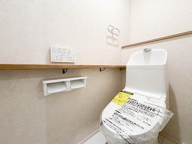 【【トイレ】】トイレ・ウォシュレット付。快適で衛生的な洗浄機能付温水シャワートイレです。