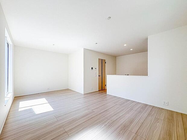 インテリアショップで見掛けた「あの家具」も置ける、ゆったりとした空間。時に広さが上質な寛ぎの時間になる事も。