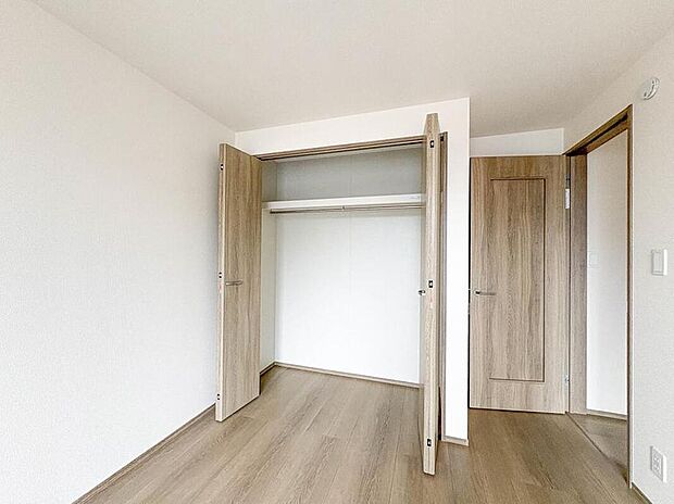 【収納】各部屋を最大限に広く使って頂ける様、全居住スペースに収納付。プライベートルームはゆったりと快適に。