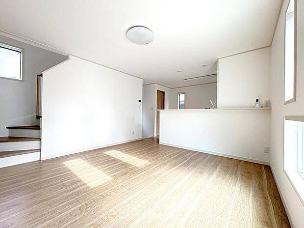 【リビング】オープンカウンターのキッチンは配膳やお片付けもラクラク!