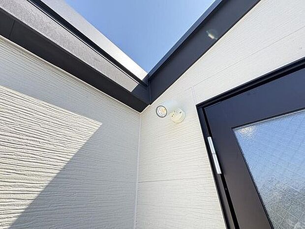 【【バルコニー照明】】夜間の楽しみも出来る、照明付きの屋上バルコニー・電源コンセント付