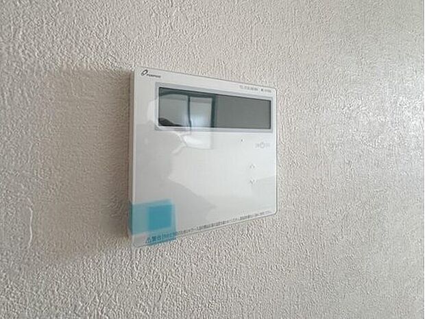 【【オートバス】】パネルからワンタッチで自動的にお湯張りができる設備。お風呂のお湯がたまったかどうかいちいち浴室へ確認に行かずにすみ、うっかりお湯を溢れさせてしまうこともなくなります。