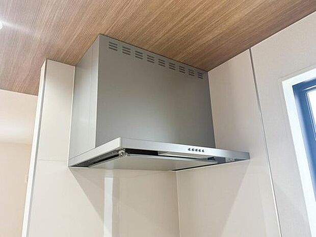 【【レンジフード】調理の際に発生する汚れた空気(二酸化炭素、油煙、水蒸気、ニオイなど)を、ダクトを通して屋外に排出しています。