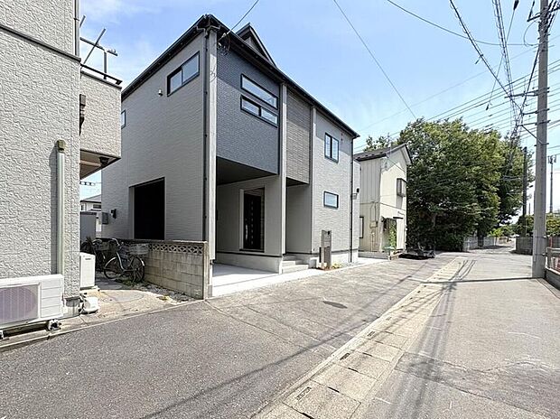 【前面道路含む現地写真】制震ダンパー採用の安心構造！駐車2台・4LDK（2階4部屋）対応設計・税制優遇メリットの長期優良住宅