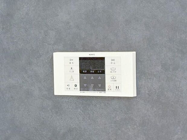【【オートバス】】パネルからワンタッチで自動的にお湯張りができる設備。お風呂のお湯がたまったかどうかいちいち浴室へ確認に行かずにすみ、うっかりお湯を溢れさせてしまうこともなくなります。