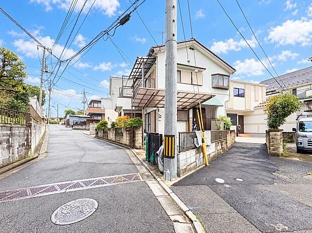 【【前面道路】】車の通行が少ないので、静かな住環境を維持することができます。