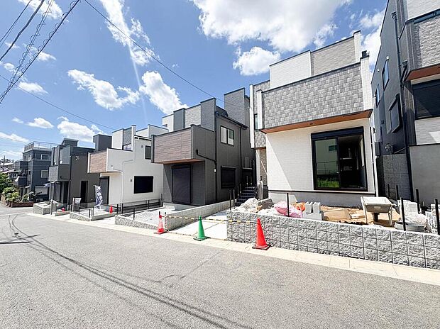 街に溶け合う美しい景観を生みだしているにも関わらず、採光や風通しを考えて設計された間取り。優雅なひと時をお過ごしいただける筈です。