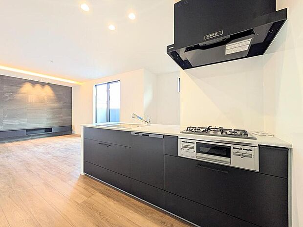 【キッチン】~「すぐ見たい」対応します~
お時間によりますが、急に空いた時間が出来た時、近くなんでこの物件だけ室内を見てみたい等、できる限りご対応いたします。まずはお気軽にお声をおかけ下さい、お待ちしております。