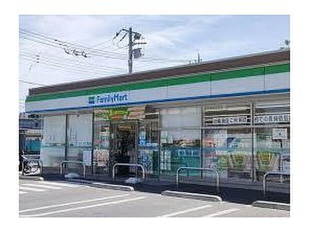 ファミリーマート川口南前川店(約645m)