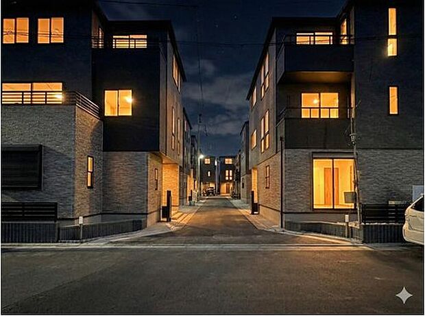 【現地外観写真】夜の時間帯の外観です。照明はCGイメージです。 少しでも気になりましたらお気軽にお問合せ下さい♪