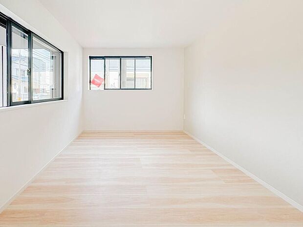 【リビング以外の居室】お子様の心と身体を見守る子供部屋として、思春期のプライバシーを重視したり、成長に合わせて机やベットを自由にレイアウトできるようにと、小さな自立心を育むお部屋作りを見越してご覧下さい。